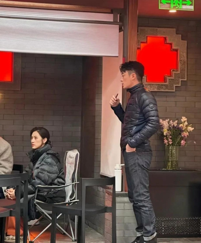 霍建华这个烟瘾很大，面相变凶