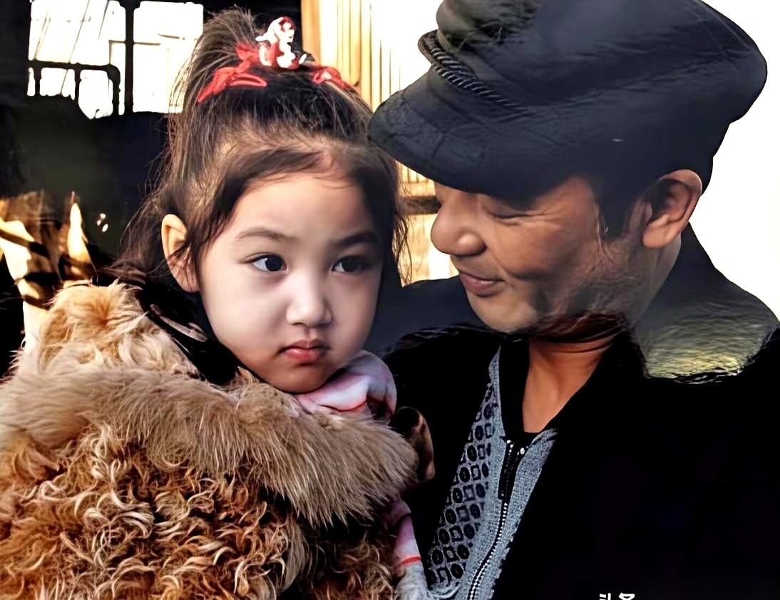 刷到任达华女儿的照片，我第一反应不是“哇，好美”，而是“靠，基因这玩意儿也太不讲