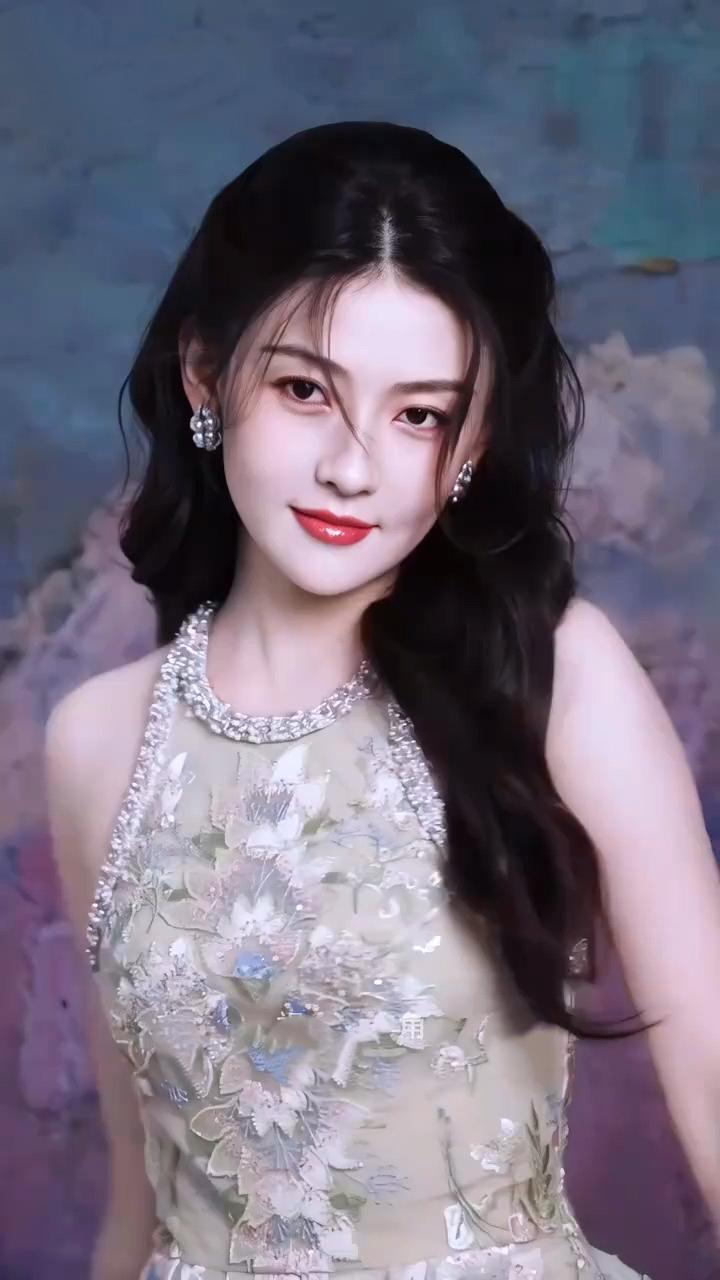 梁洁软萌温婉，靓丽优雅妩媚可人甜美系小仙女，美极了[赞][赞][