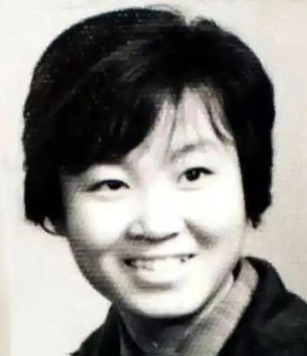 🌞1974年，一21岁女知青夜间独自去厕所时神秘失踪。连队把整座山翻了个遍