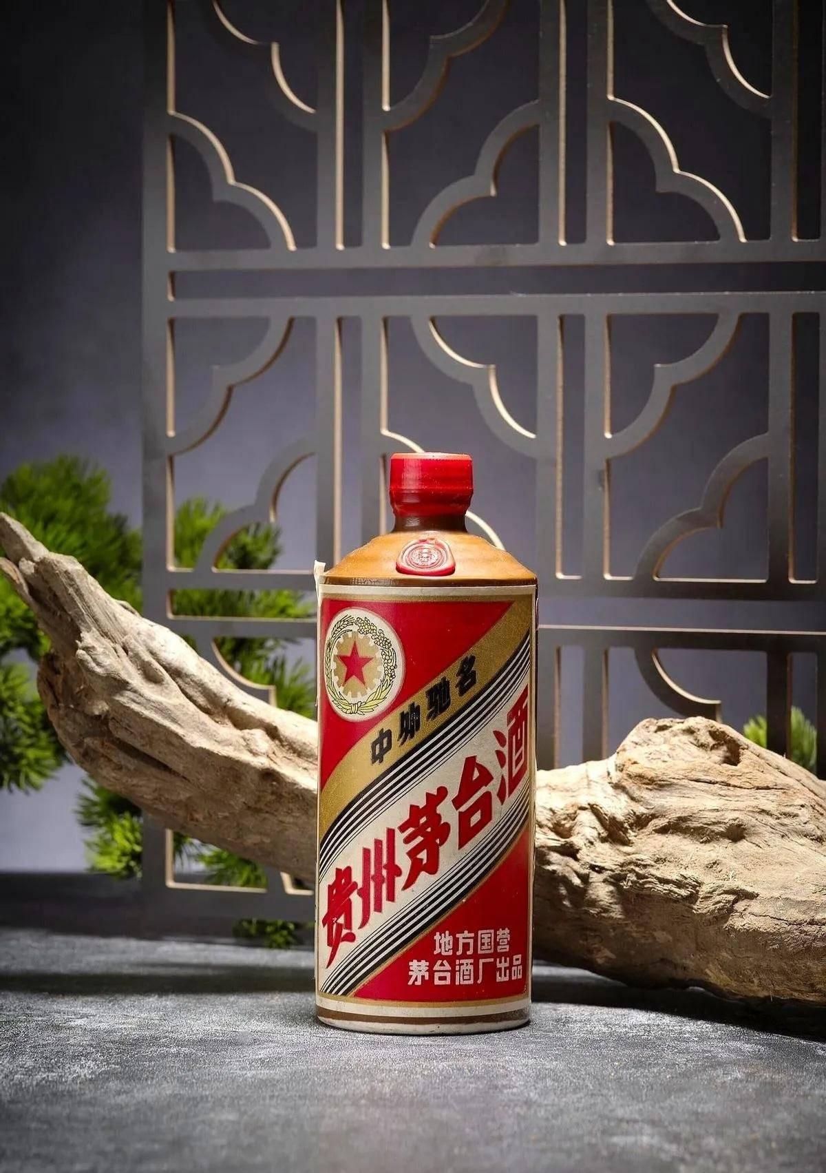 最近和深圳一位做了25年茅台生意的朋友聊天。听完他的吐槽，我都惊了。他说现在连仓