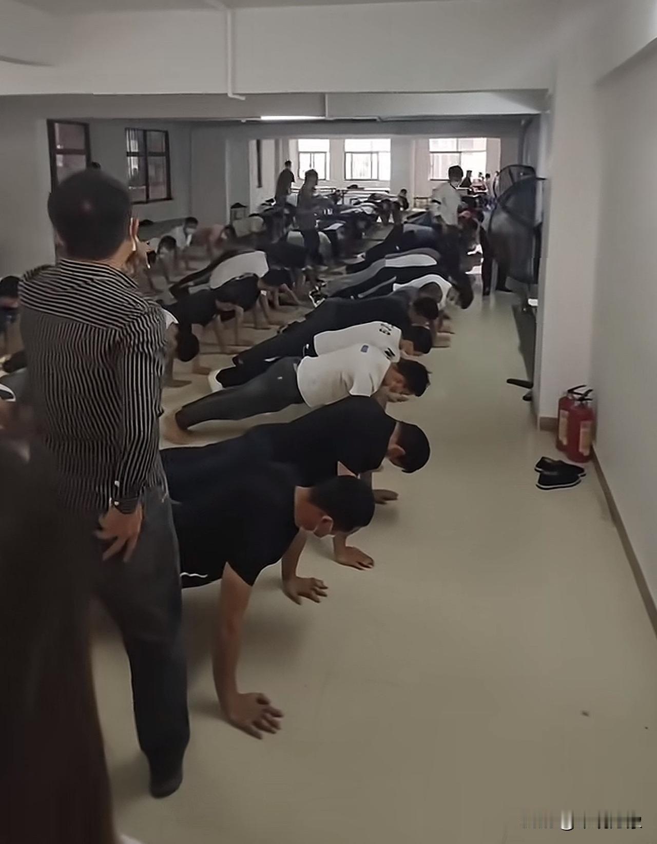 网友：安徽某大型汽车厂（自称国企），两班倒一个月4千多，进厂打工