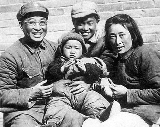 “多面手”陈赓有多传奇？第一，关系面广。第二，文武双全。第三，打仗高手。陈赓