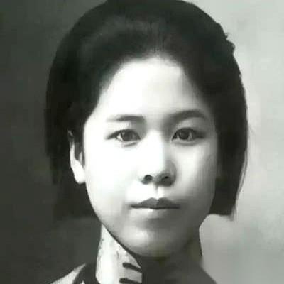 很多人提起谢葆真，第一反应都是杨虎城的夫人。但1947年，在阴暗的牢房里，几个