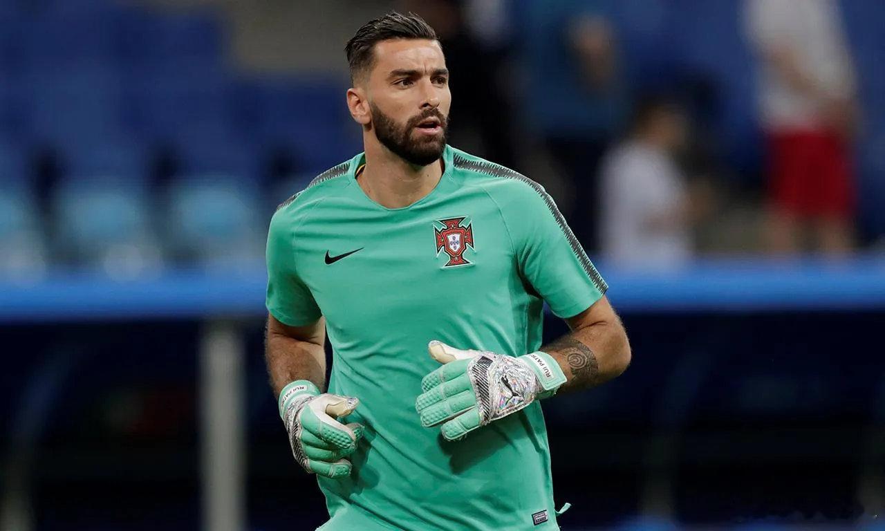 【计划退役】转会专家尼科洛-希拉：37岁的葡萄牙门将帕特里西奥正在考虑挂靴退役，