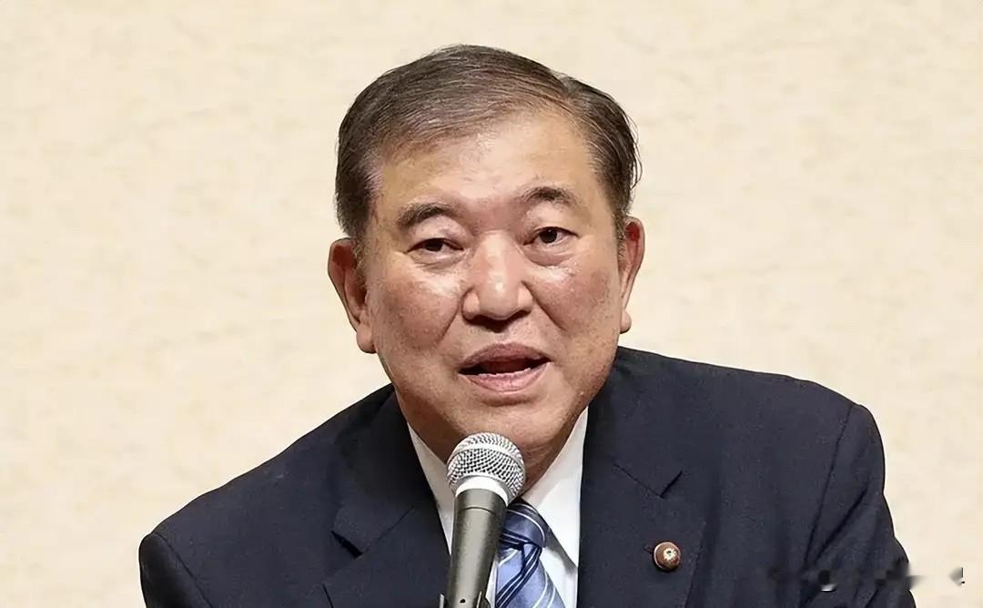 为何中国军力吓不倒日本，石破茂说得一针见血，还会走老路的石破茂一针见血！直言