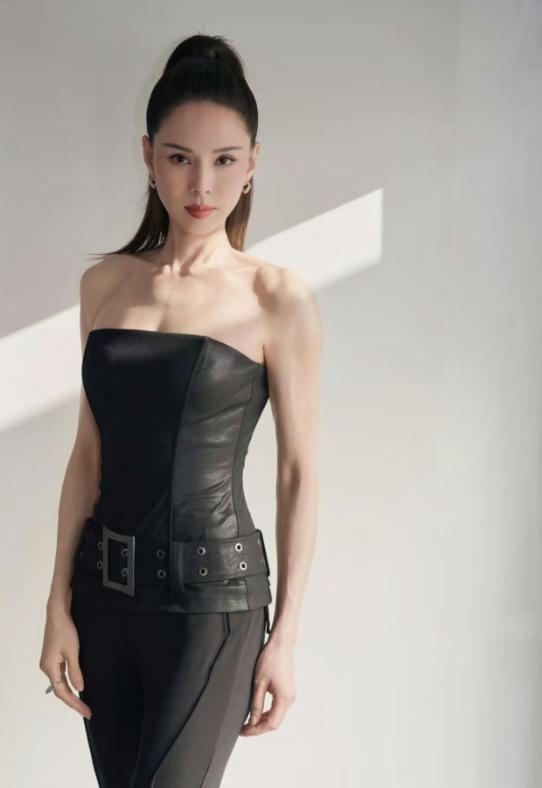 李若彤走心发长文,回应网友关于她未婚未育人生不完整的言论,写得也太好了,情商好高