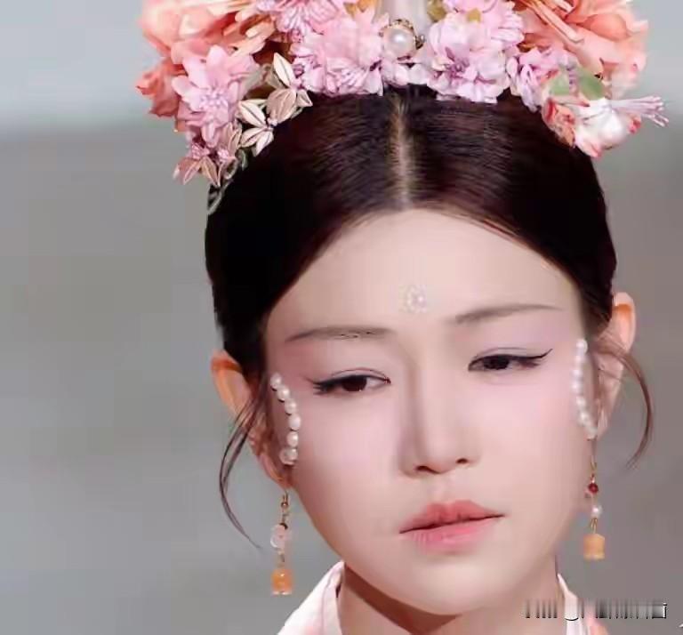 讲真，如果当年于正有央视一半的审美，那陈妍希的小龙女就不会被群嘲是小笼包了！陈妍