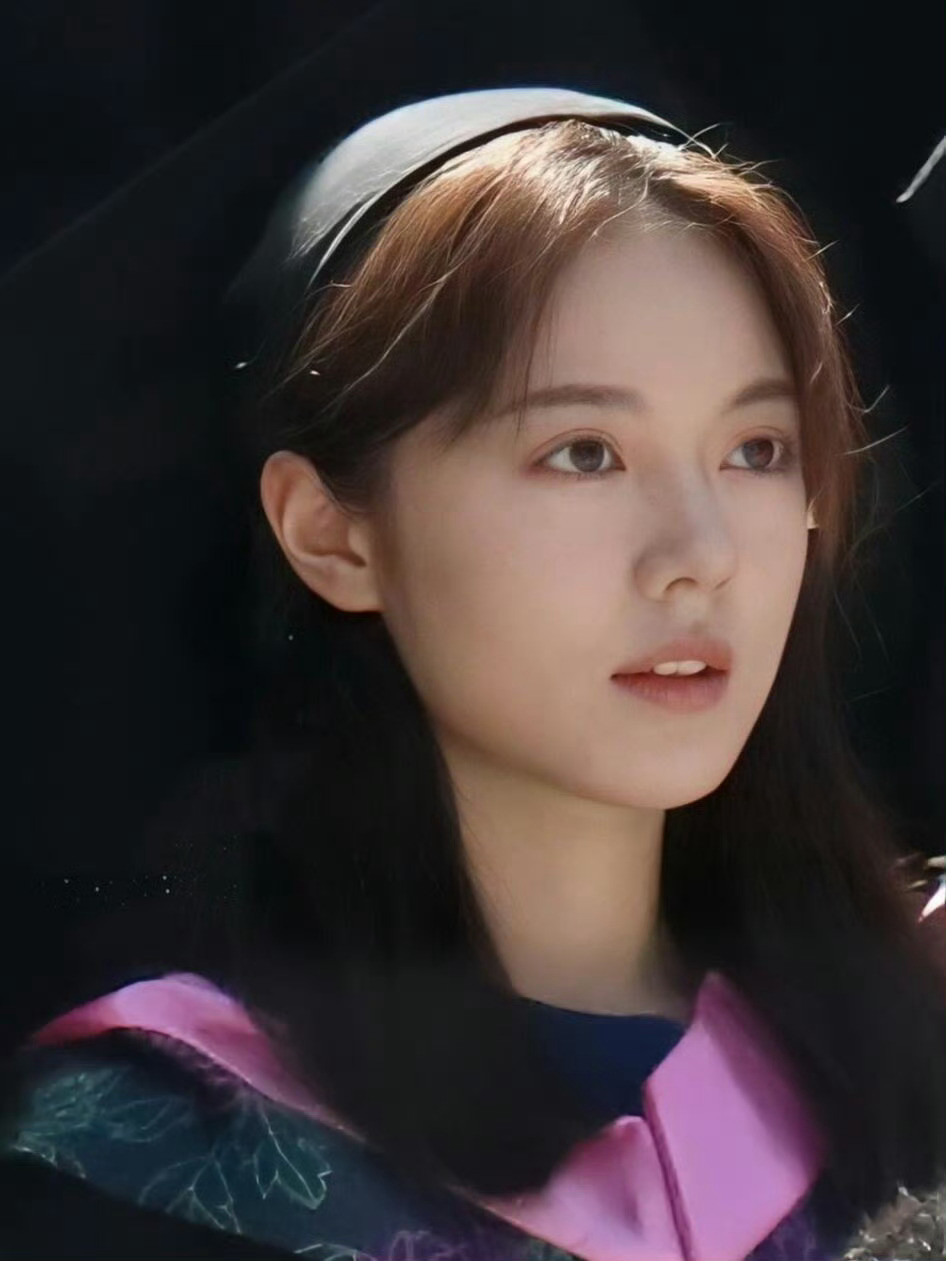 卧槽这...麦麦真的是从小美到大啊！！！
