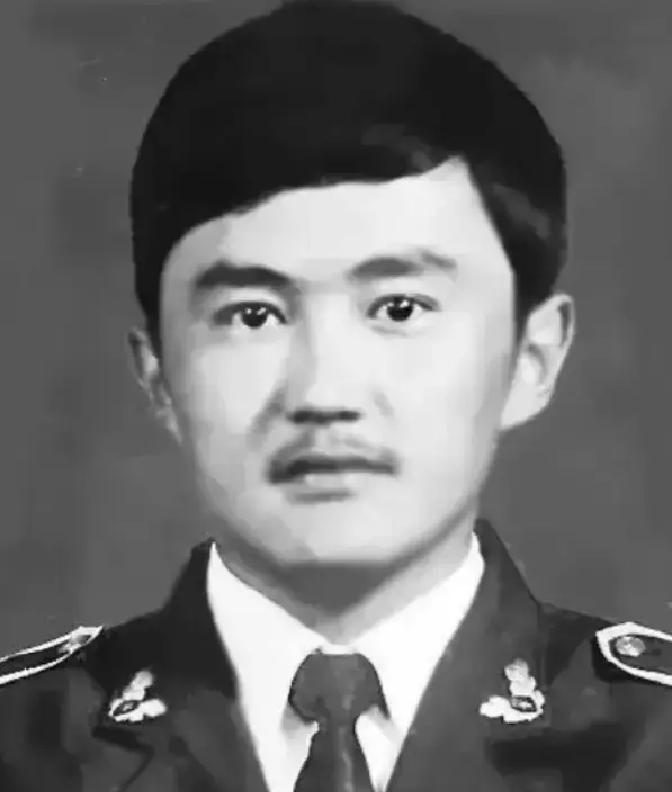 人死之前是有预兆的。1994年哈萨克族民警赛尔江吃完晚饭对妻子说“你今天做的饭特