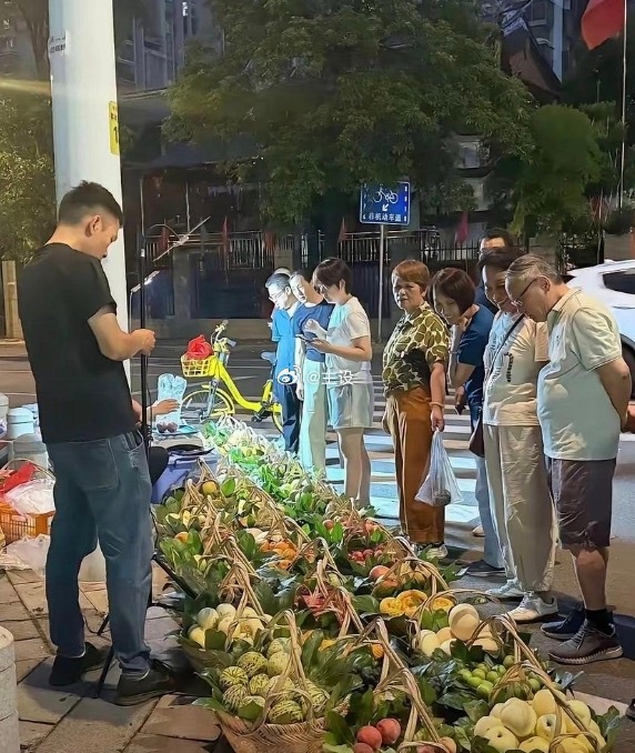 这是我见过卖水果中最会做生意的