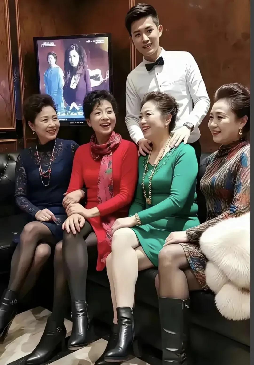 看样子，都是富婆吧？[doge]