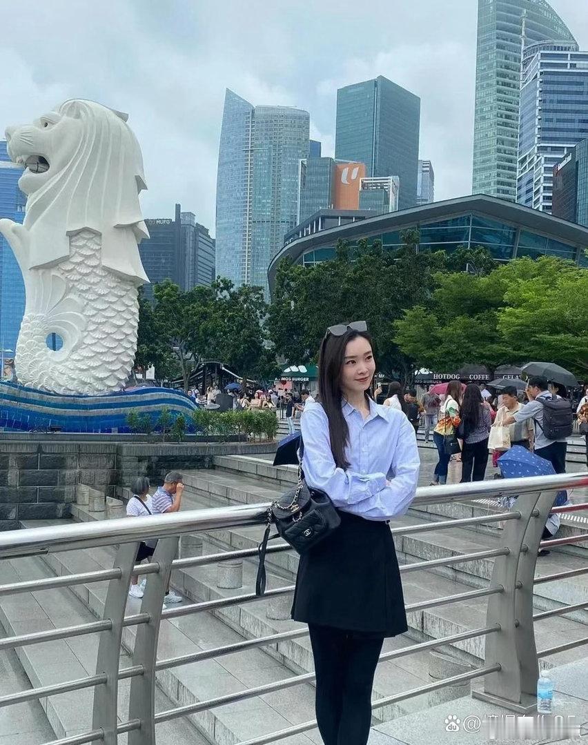 网友线下偶遇宋轶颜值太惊艳，真人气质出众样貌精致，自带温婉美感，美貌完全无可挑剔