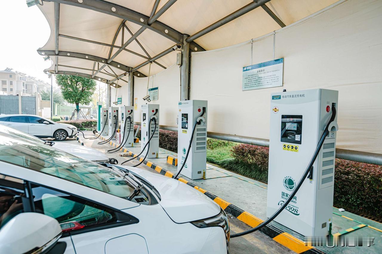 春运来了！今年春运最火的不是火车票，而是充电桩！今天凌晨，2026年春运正式