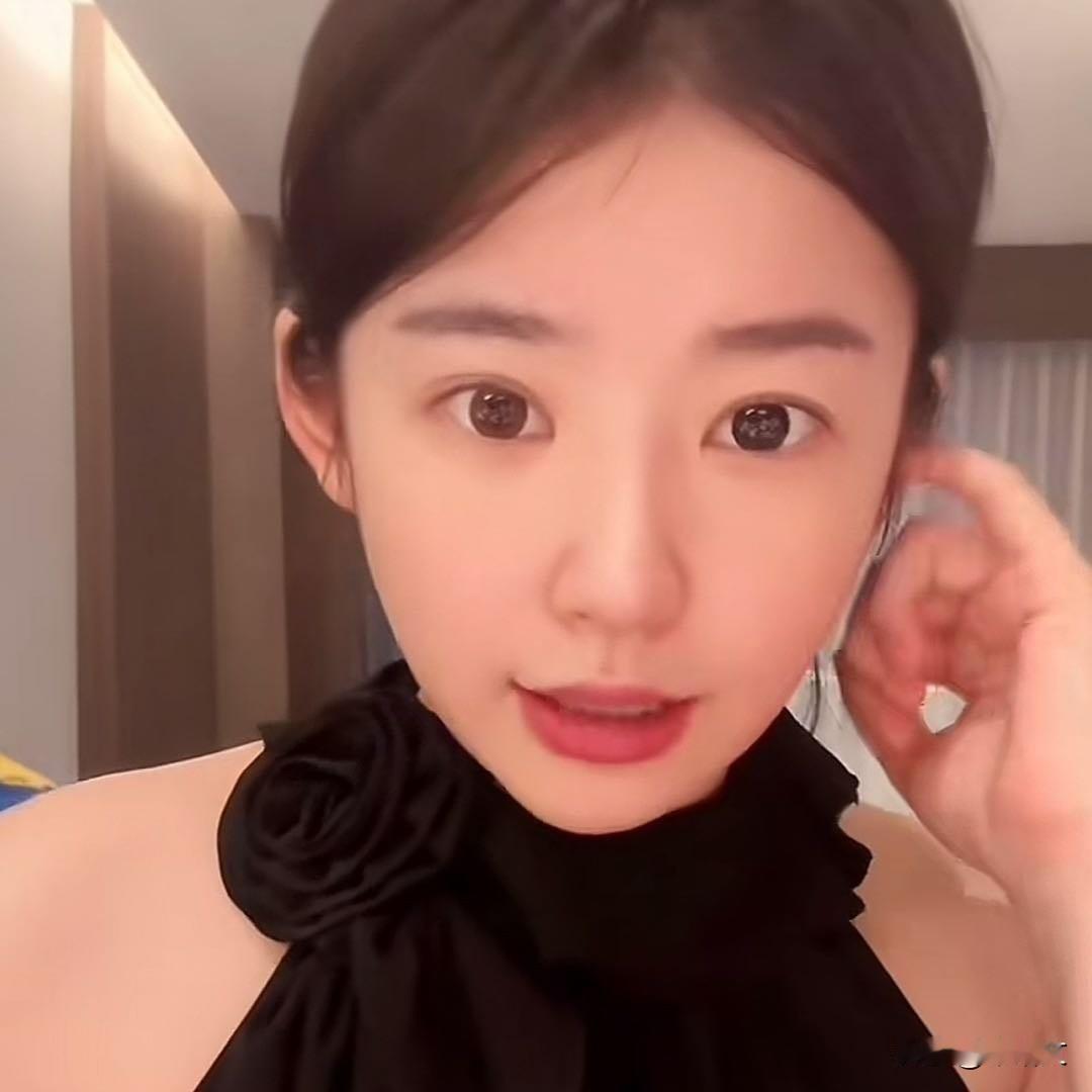 闪闪要回来了！黄一鸣直播曝喜讯，曾因保姆虐待、家人阻拦多月未见娃黄一鸣最近