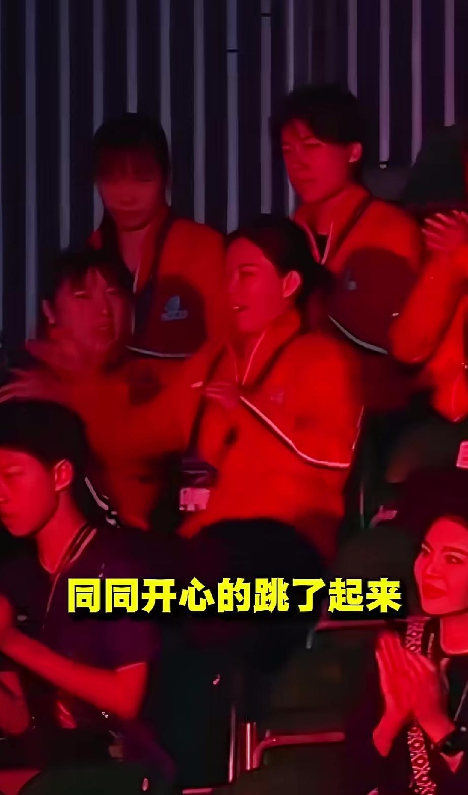 没想到线下陈幸同这么活泼!你看，蒯曼赢了佐藤瞳的一场比赛，都知道削球手难打，