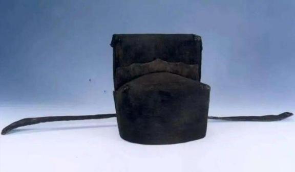 宋朝的官帽上为何有两根长翅？了解用途后不得不夸：赵匡胤真聪明 提起宋朝官帽，