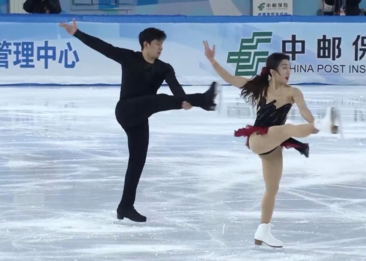 冰刀切开冰面13分差距的瞬间，全场安静了半秒。这不是比赛，是教科书。隋韩组合