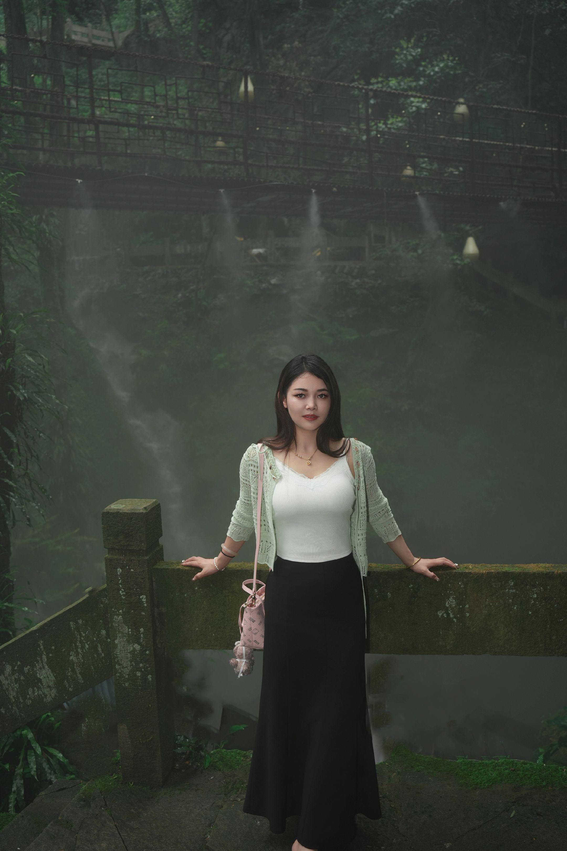 如果条件允许的话，我想远离城市的繁华，去大山深处过着自由自在的生活