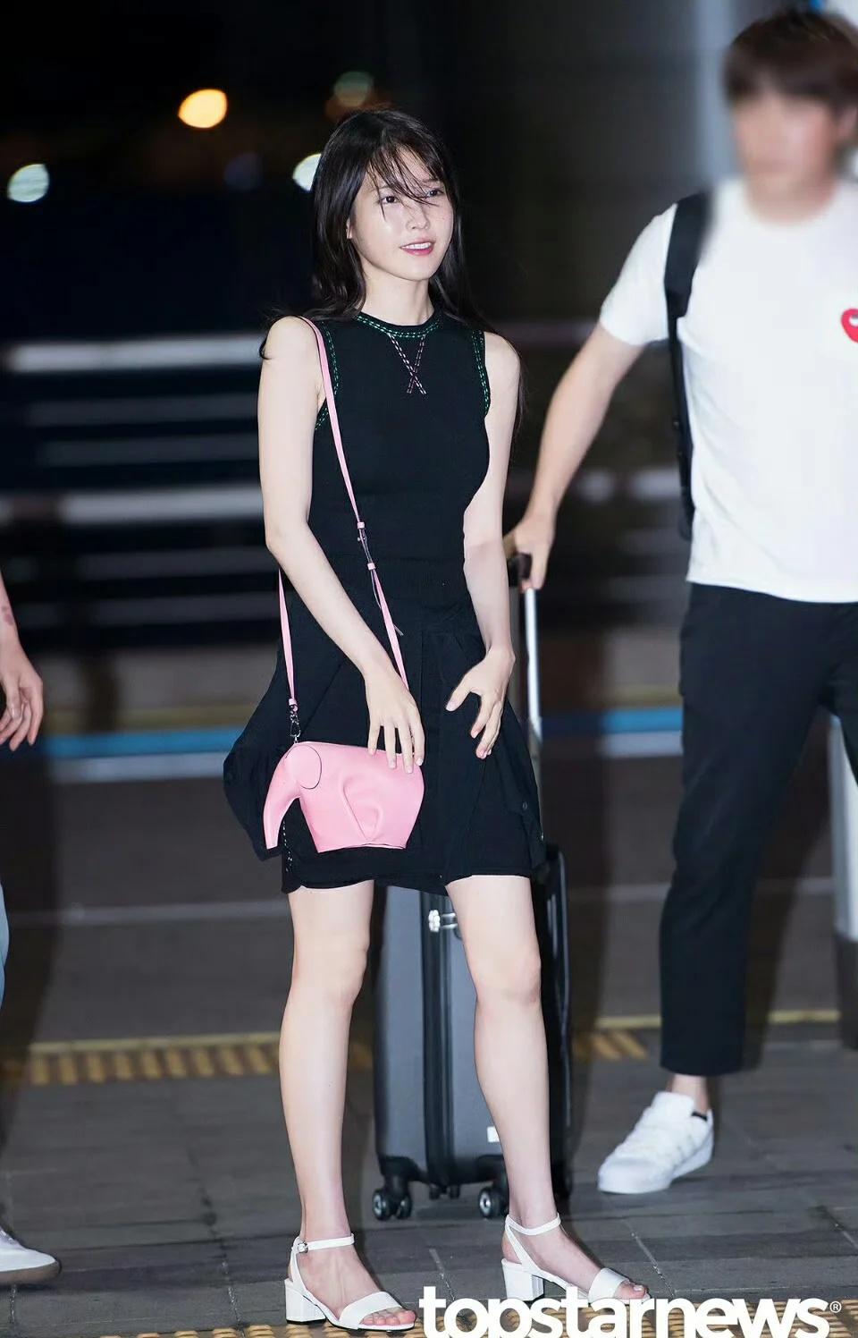 IU当年谁没有种草这个小象包确定是10年前的机场照吗嫩出水了iu时尚圈焦