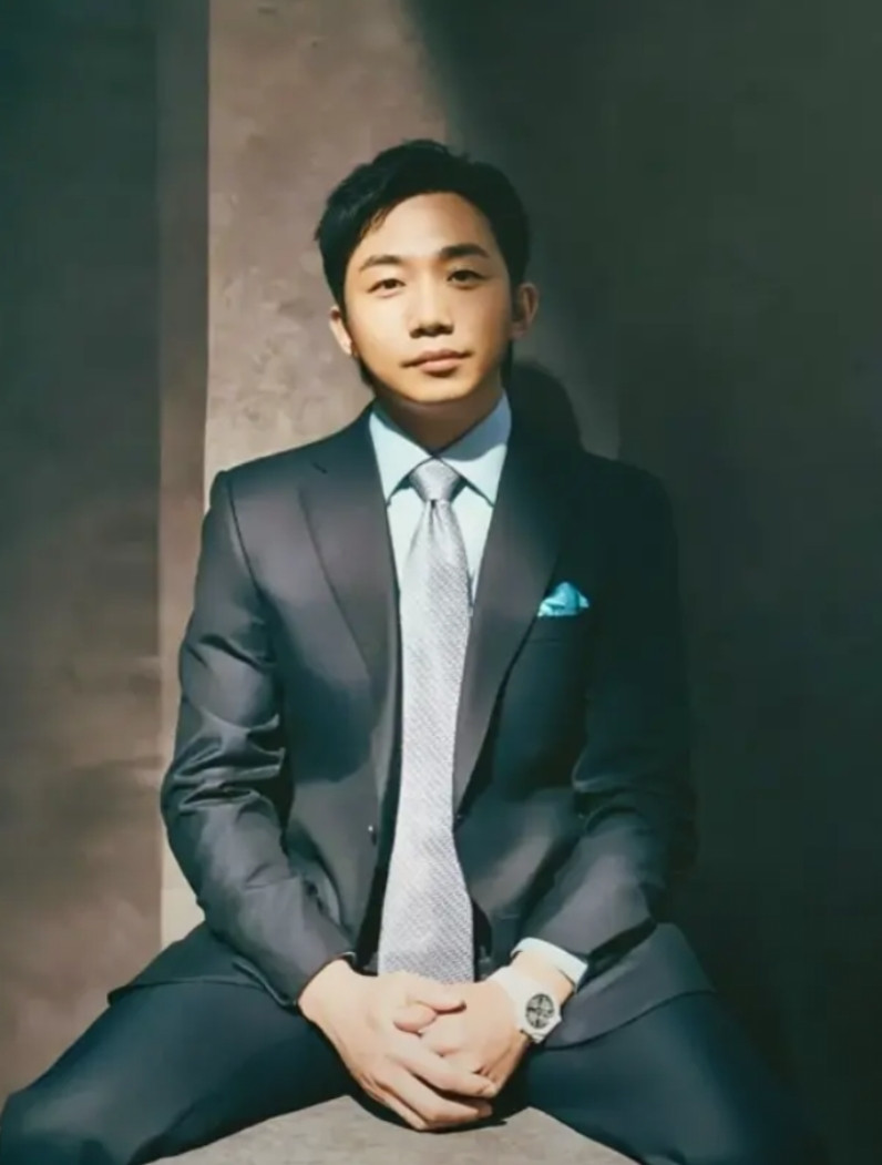 泡泡玛特创始人王宁老家是河南新乡的，今年才38岁，毕业于郑州西亚斯学院，民办