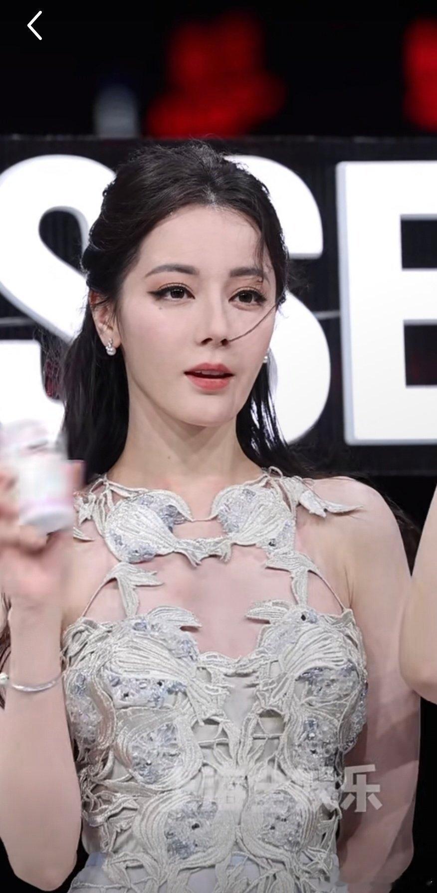 迪丽热巴陈都灵直播状态​​​