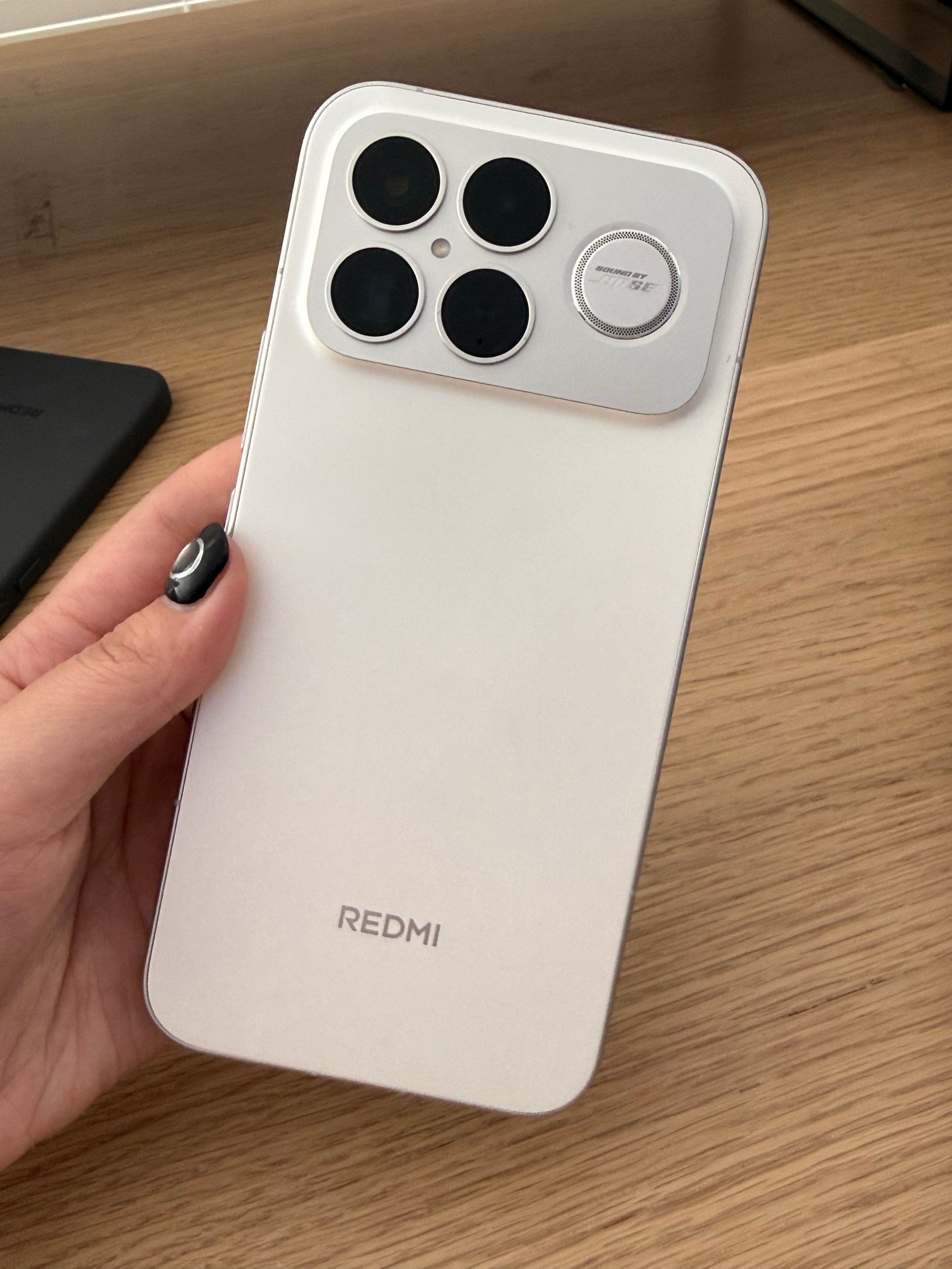 怎么现在才get到REDMIK90ProMax流金白，这个颜色真的好看，和