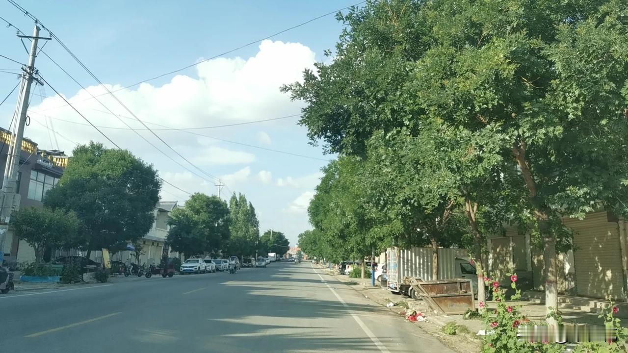 今天早上的全体教师开学会议校长发火了，这是我见过的第一次发火。校长平时温文雅尔，
