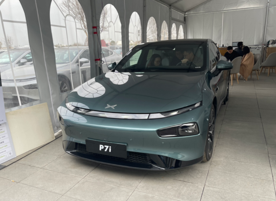 小鹏P7i订车感受就说几个事1、车子非常帅，新颜色非常好看，颜狗必备2、个人