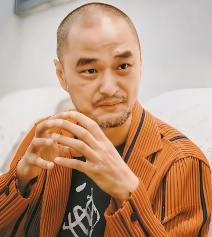 “我就是好色，我当妇科医生，我能光明正大地看女人。”1998年，一个27岁的医学