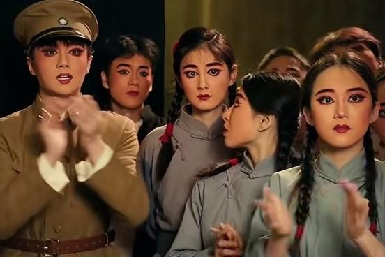 央视热播剧《主角》里，楚嘉禾对易青娥第一次当主角演出成功那真是“羡慕嫉妒恨”到骨