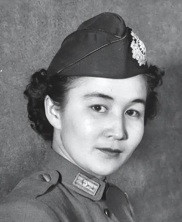 1950年，国民党特务罗乾被捕后，一心想戴罪立功，便供出了一名潜伏多年的女特务，
