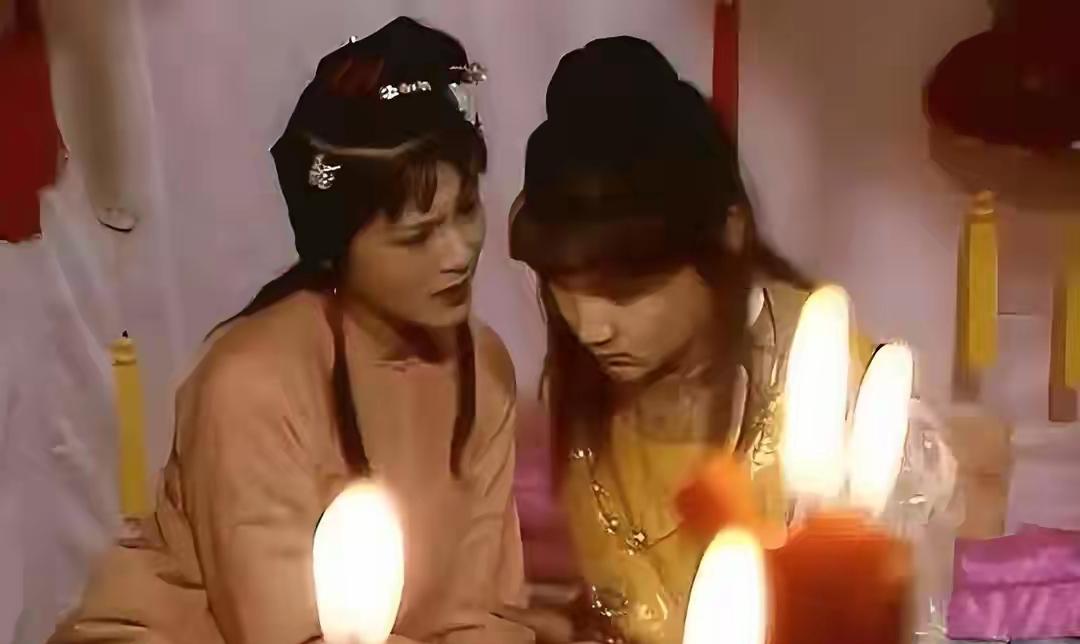 红楼梦：袭人自认为受宠，其实宝玉从第三十四回就防着袭人了…很多读者被袭人的