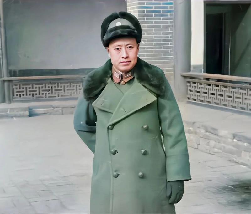 1926年10月，兵败的吴佩孚带着卫队逃到邓县，于学忠带着手下六个师长出门迎接，