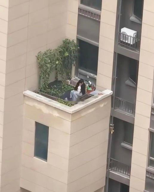 胆子也太大啦，属于违建吗？​​​