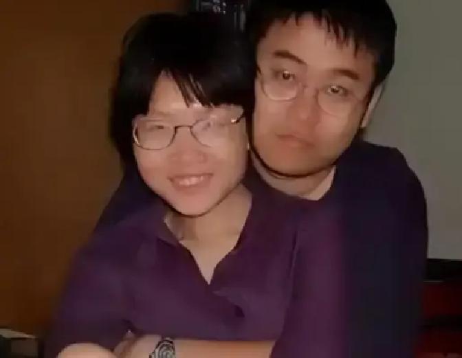 2005年8月20日清晨，美国印第安纳州拉斐特市一间普通公寓里，28岁的清华女硕
