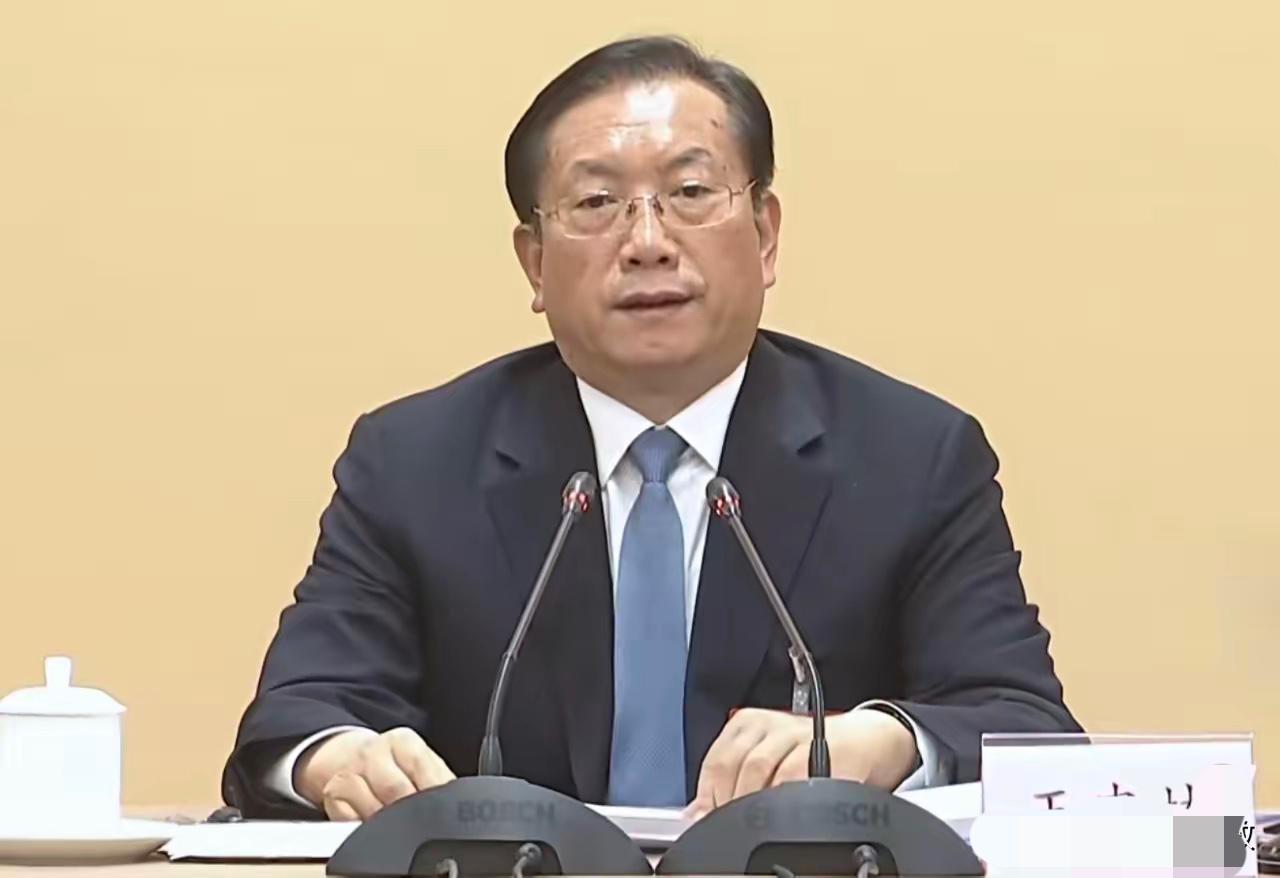 重拳出击！湖北正式表态，基层腐败要全面彻查到底，绝不手软。省委书记亲自开会部署