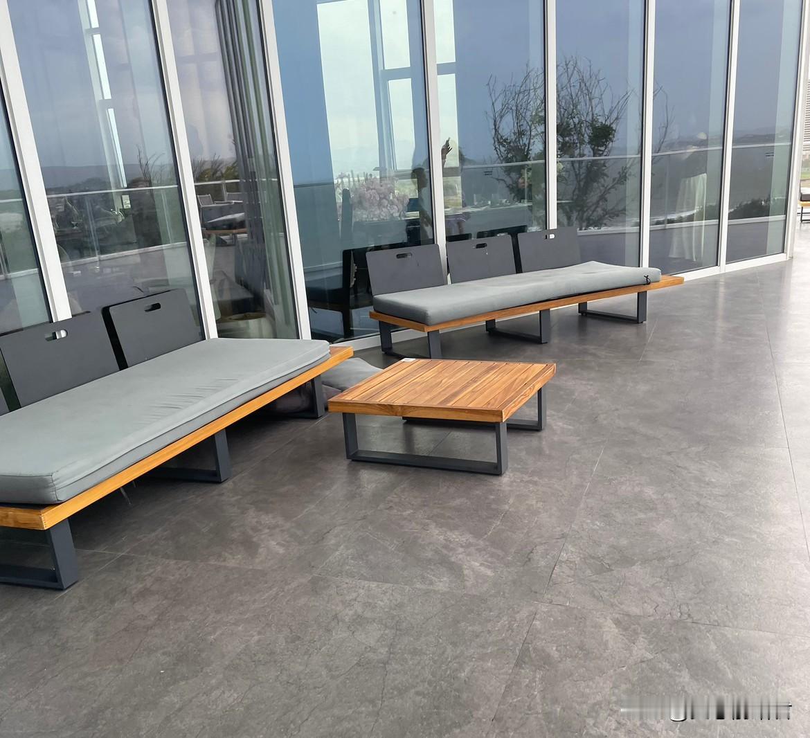 这么无能的男人，真的不适合有老婆，只配离婚。一男子，30岁，和老婆结婚两年，现在