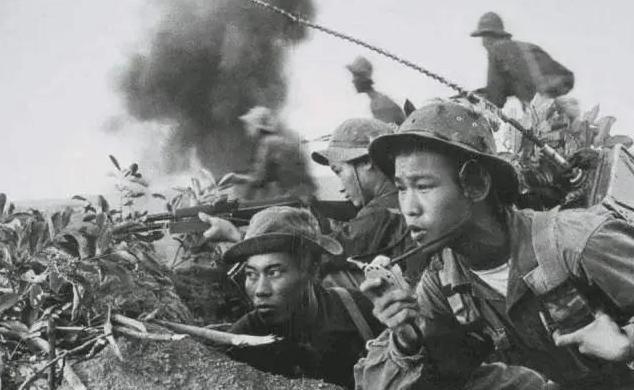 1978年3月，九江的“打架大王”刘勇被父母塞进了部队，20岁的他，谁都不服，可