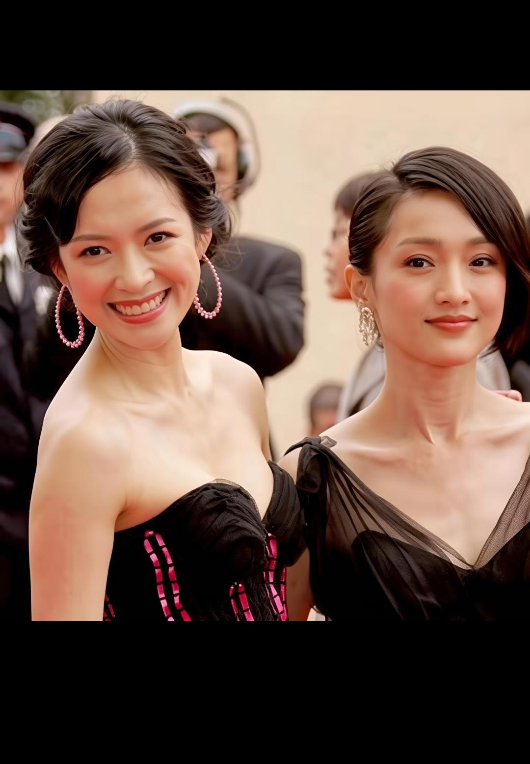 20年前两个当红女星一起的红毯照，两个人的气质可谓是不相上下！只是遗憾的是章在