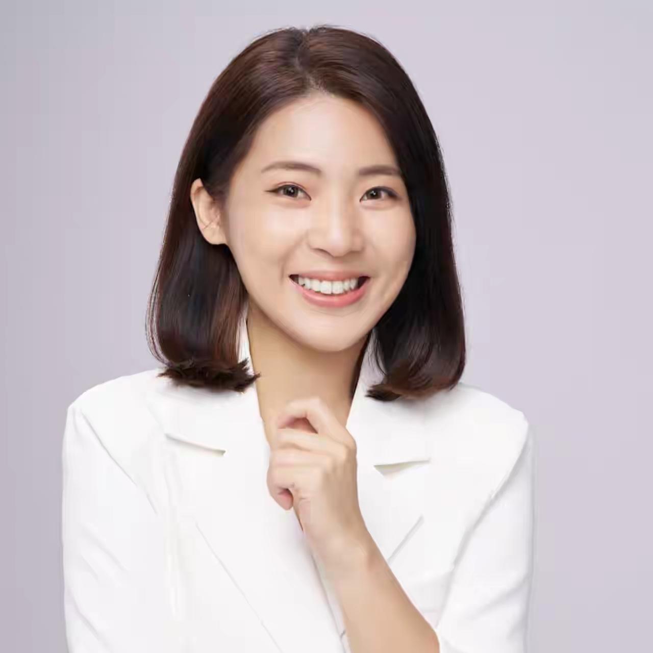 徐巧芯冒然突袭8000亿版本的军购认可，被在场的傅崐萁直接拒绝，不觉得很尴尬还在