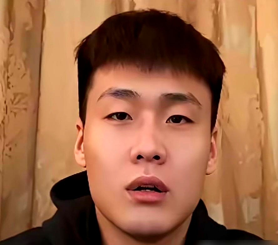 赵睿说大实话了，男篮后卫现在连球都传不明白。打新西兰这场，一遇紧逼就丢球，战术全乱套。郭士强在场边直