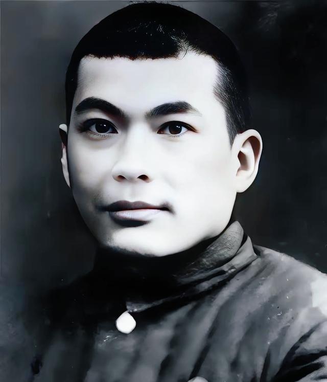 1941年，牛子龙杀了军统河南站站长，不久，特派员找他喝酒了解情况，想借机除掉他