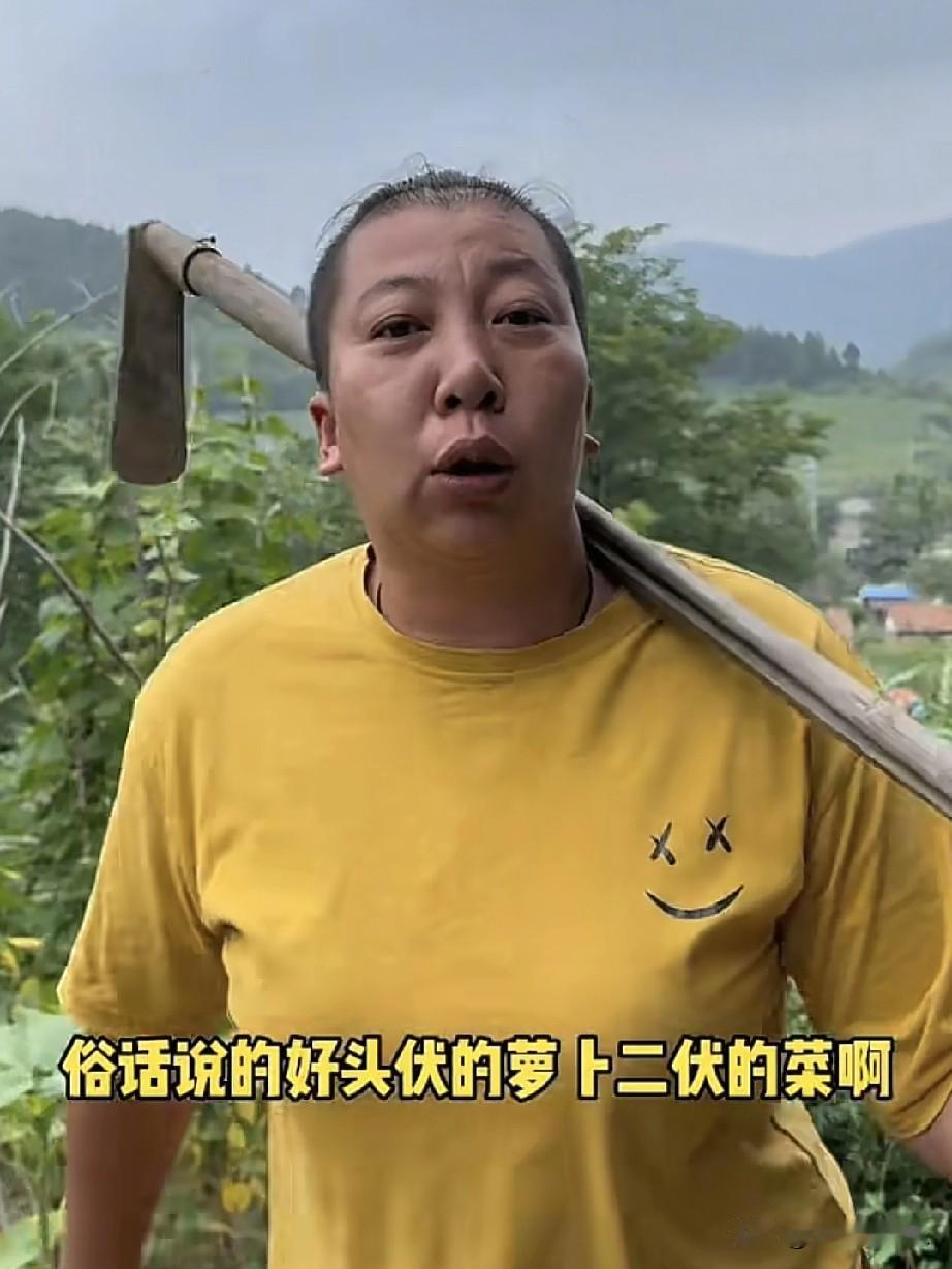 我要是东北雨姐，肠子都得悔青了，看着账号上趴着千万粉丝干瞪眼。近日她和两