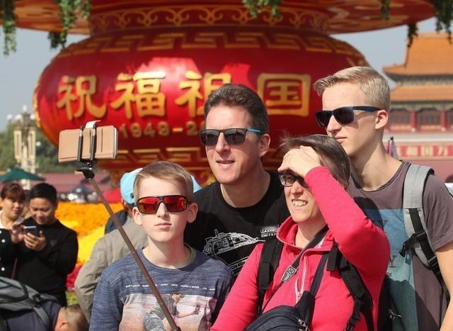 1.3亿老外涌入中国后，外媒开始发现不对劲了，直呼中美情况截然相反！中国旅游