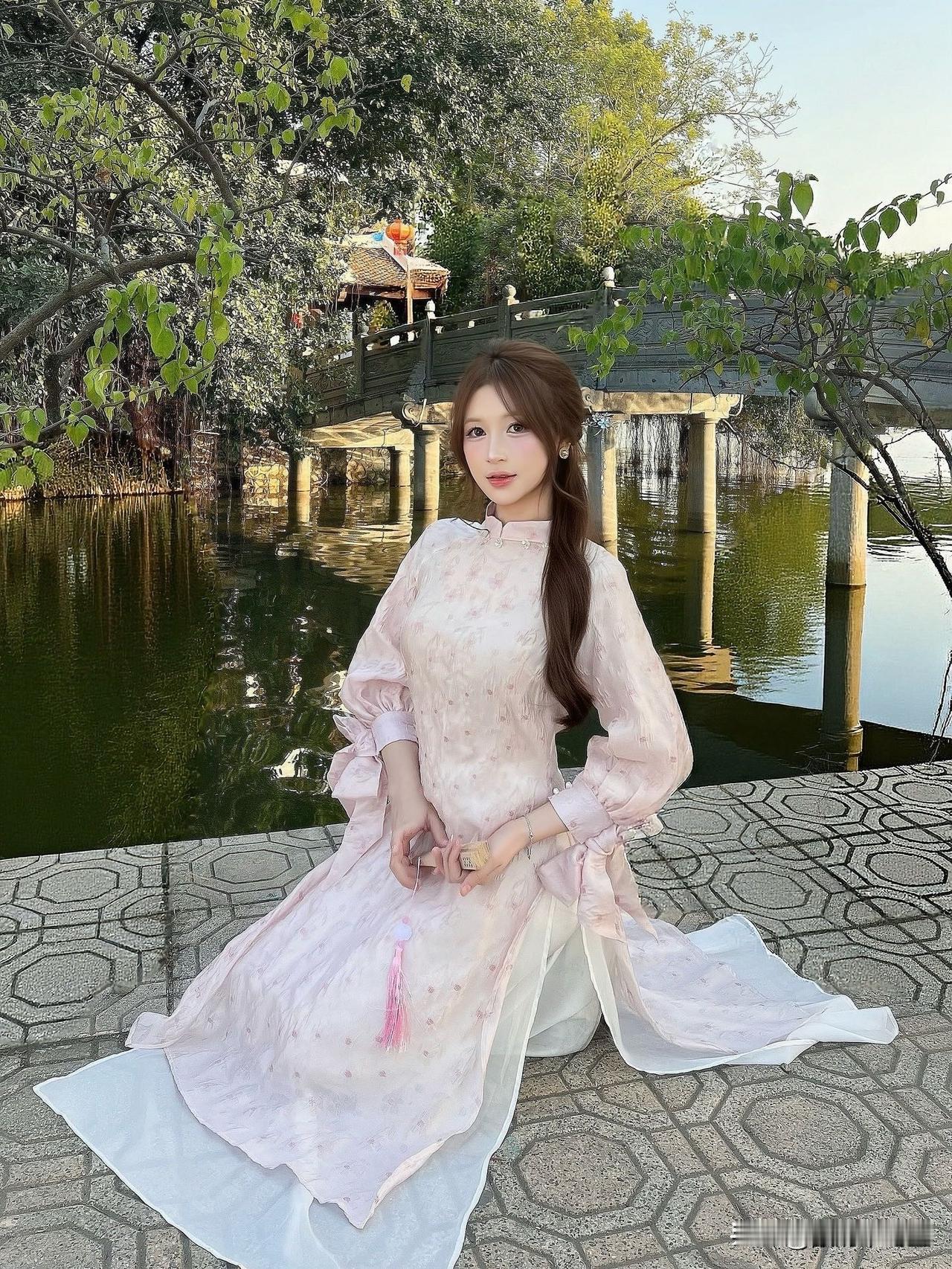 分享甜美小姐姐随手拍想接着这烟火的光亮，做个温暖的人，不卑不亢，清澈善良