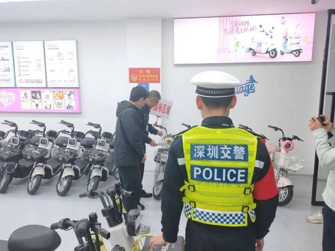 从严查到2026年，路上少见交警扣电动车，原来是这2个原因经常骑电动车出门