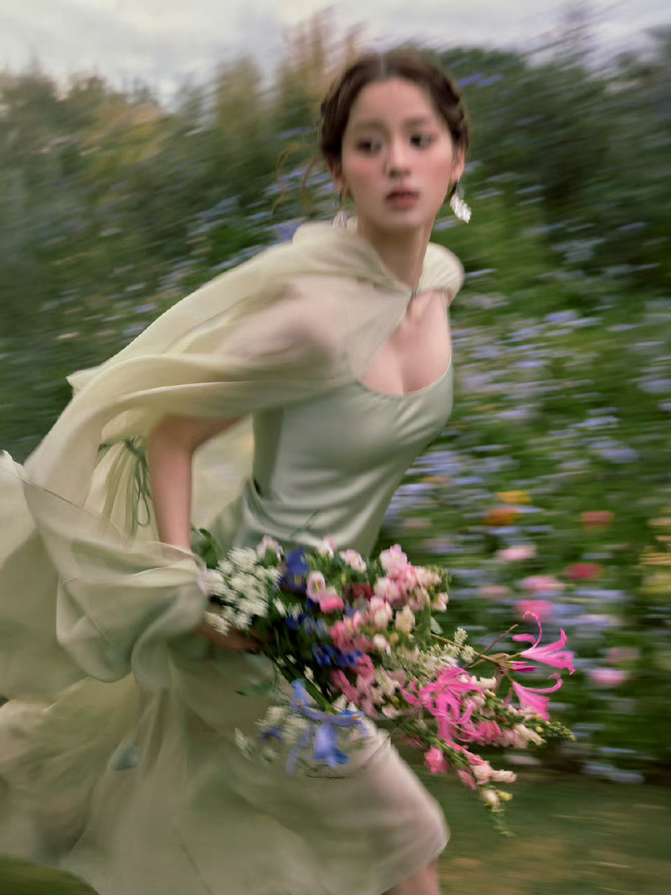 欧阳娜娜VOGUE时尚之力盛会造型图合集​​​