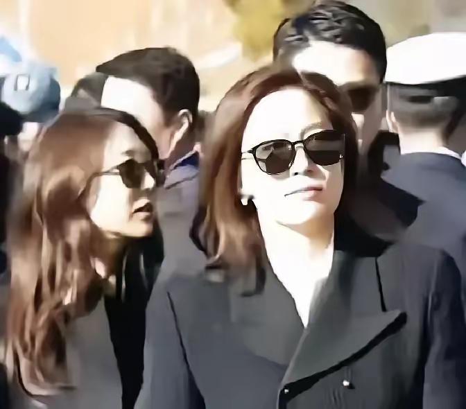 林世玲的爱与不爱，都很明显再见太子爷，她选择直接无视，没有寒暄，更没有“再见亦