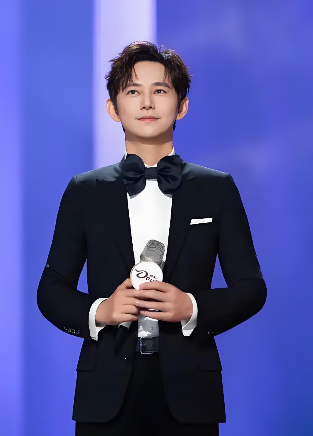 51岁无妻无子，独居北京公寓，花钱雇保姆打理起居。换作旁人早惹来一堆闲言碎语，